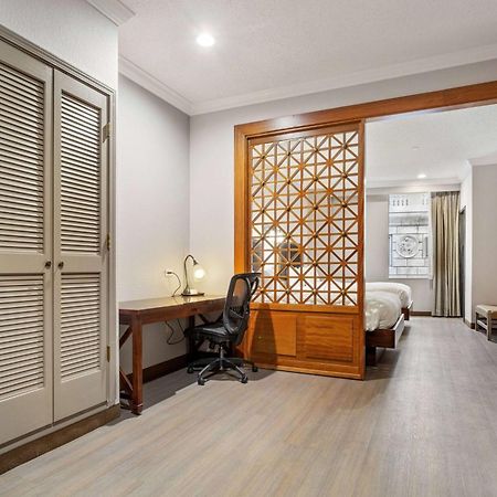 Отель Wyndham Garden Baronne Plaza Новый Орлеан Экстерьер фото
