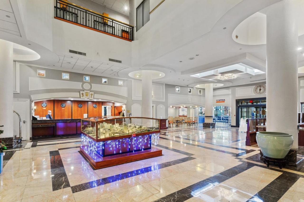 Отель Wyndham Garden Baronne Plaza Новый Орлеан Экстерьер фото