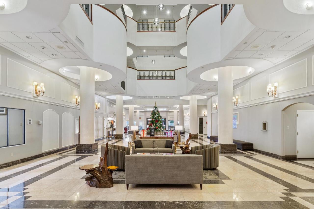 Отель Wyndham Garden Baronne Plaza Новый Орлеан Экстерьер фото