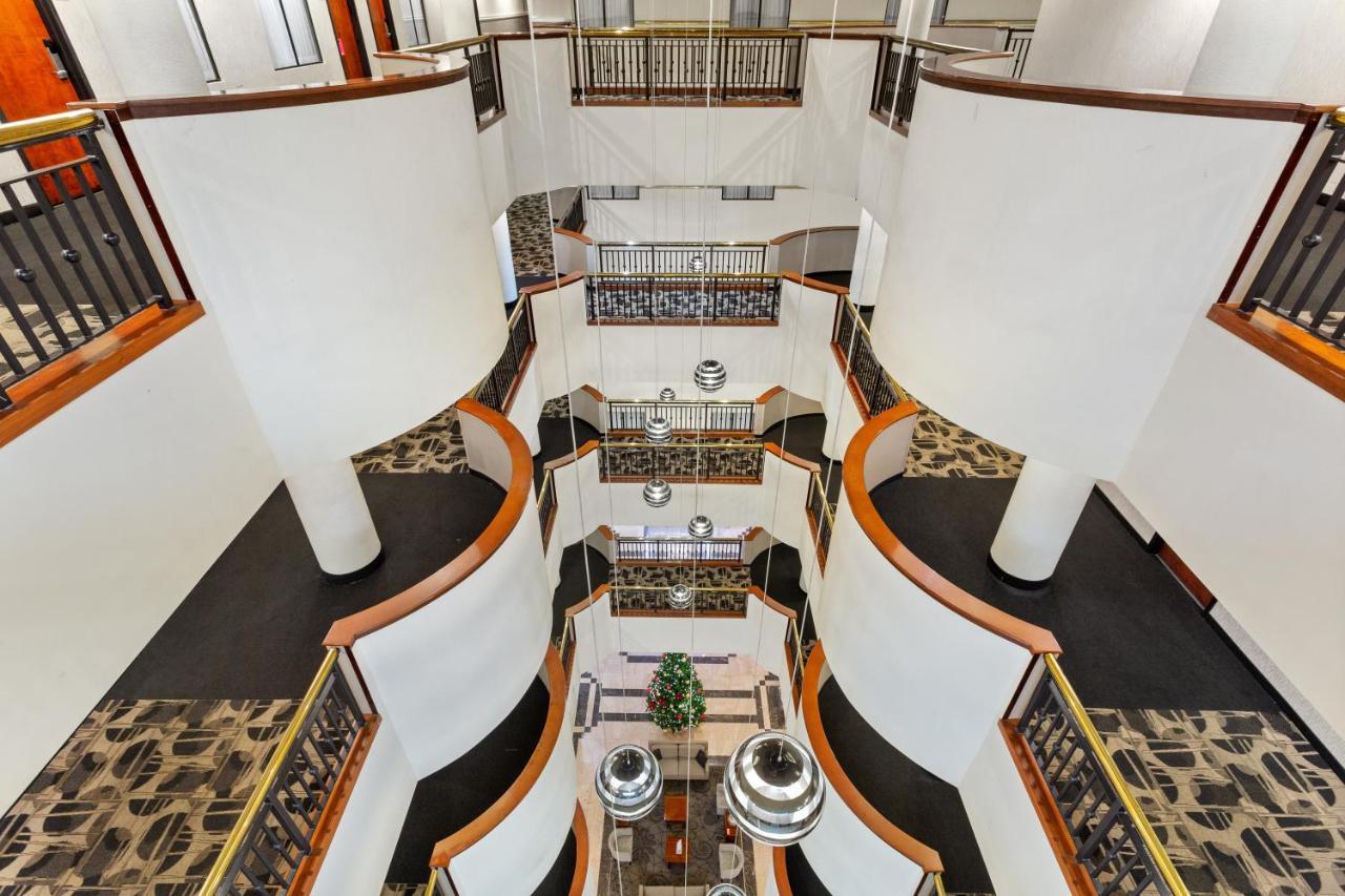 Отель Wyndham Garden Baronne Plaza Новый Орлеан Экстерьер фото